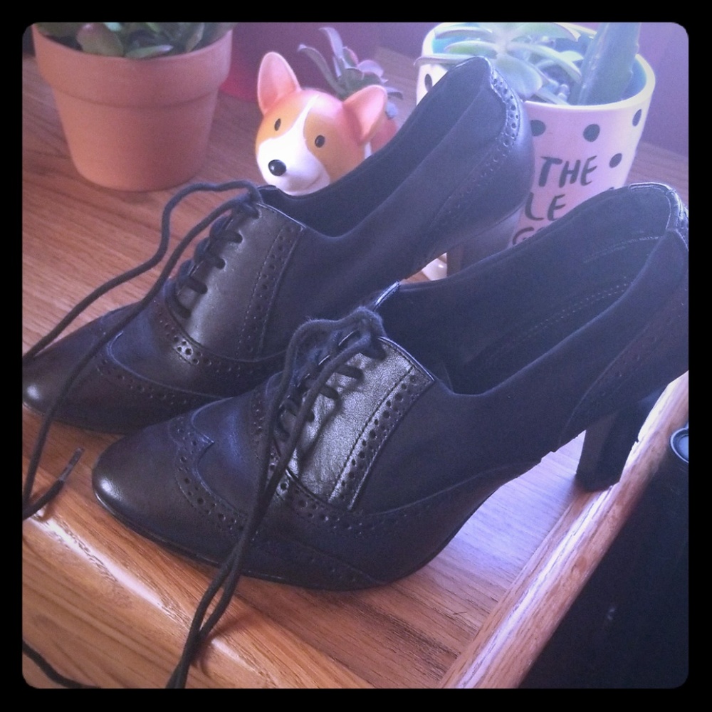 Oxford black heels
